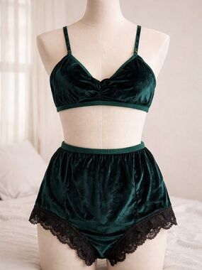 Dark Green Velvet Lounge Set Bralette + Shorts Size M NWOT